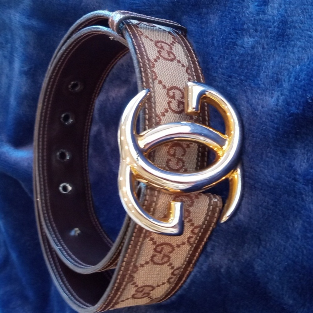 Authentic Gucci belt w gold GG logo buckle & GG canvas 1 1/2" wide, 35" long